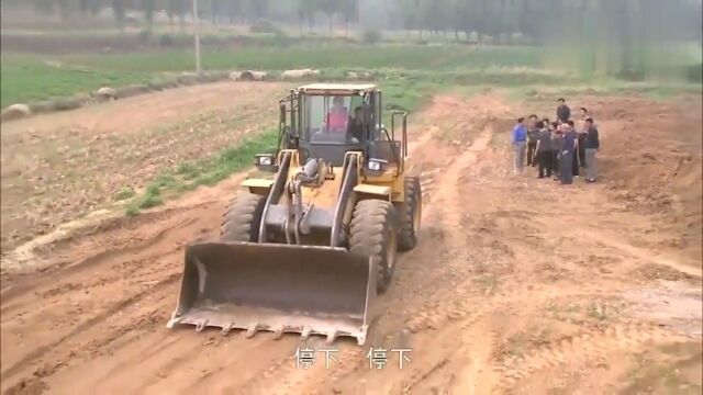 乡里:村里要平整土地,村民不让还动起手,怎料村支书发飙了