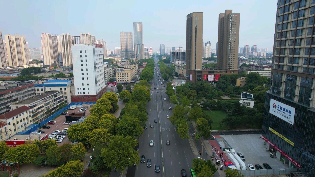 平顶山建设路(光明路段)高楼大厦林立美丽街景