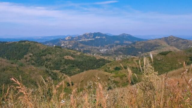 西眺林寺山,东望马石山,海阳市和乳山市一处交界点的好风光