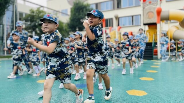 这群幼儿园娃“重走长征路”,庆祝国庆节