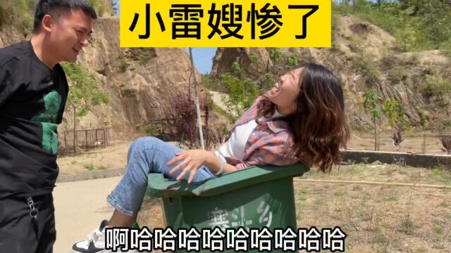 小雷躲到丈母娘家,老婆追去揍小雷,结果小雷急眼把她塞垃圾桶里