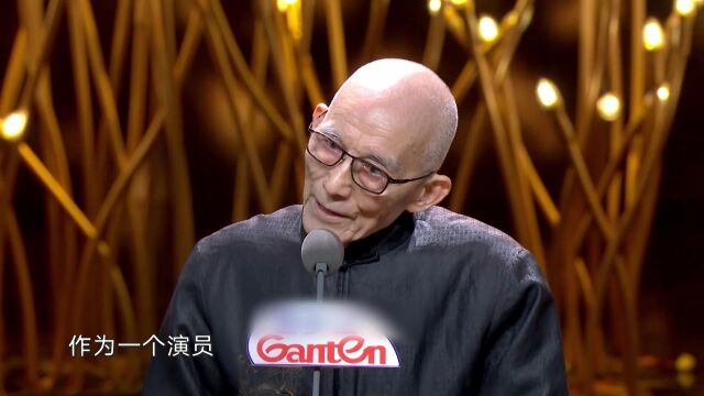 “济公”扮演者游本昌如今90岁高龄,对年轻演员说你们好幸福