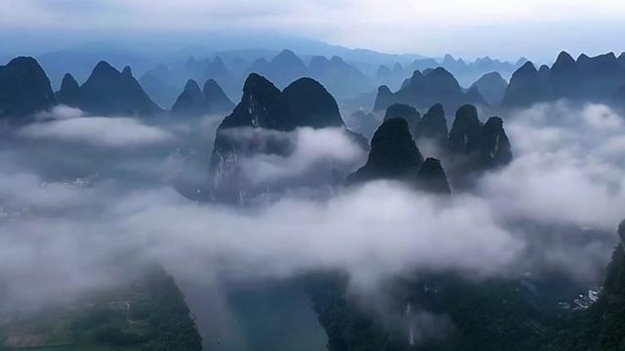 广西壮族自治区桂林市,又到了看烟雨漓江的时节