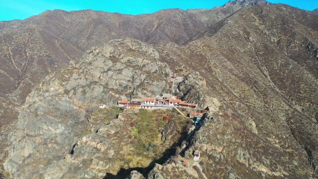 在山西大同一座修建在大山上的寺庙,不难想象当年是怎样建造的!