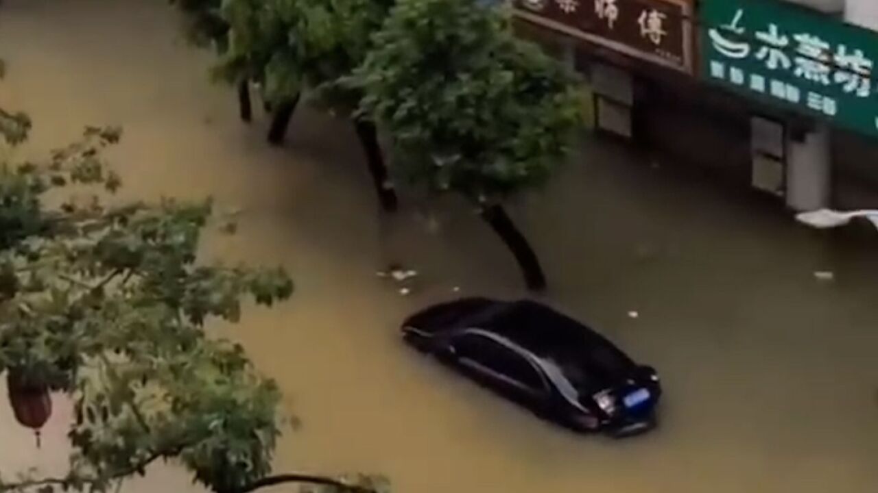 水漫街道!清远启动防汛Ⅳ级应急响应,英德挂暴雨红色预警