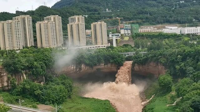 【重庆万州发布暴雨红色预警】