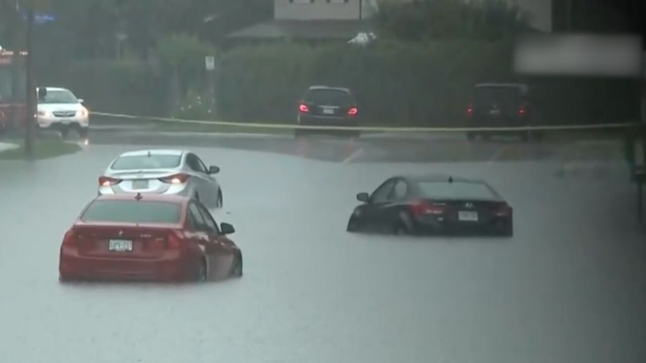 加拿大首都突降暴雨,近千名用户断电