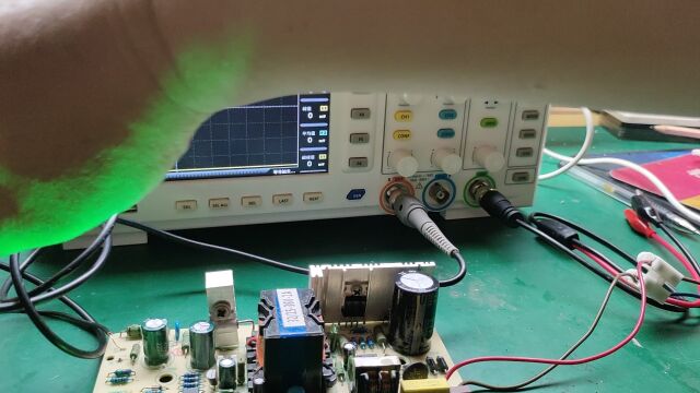 PWM方波经过变压器后是否还是方波,用示波器看看