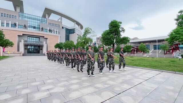 鹭洲学子,因为有所期待,奋勇向前才有意义……#军训 #新生军训 #高一新生