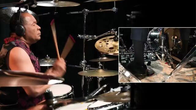 Michael Jackson's Drummer Jonathan Moffett Performs Billie Jean