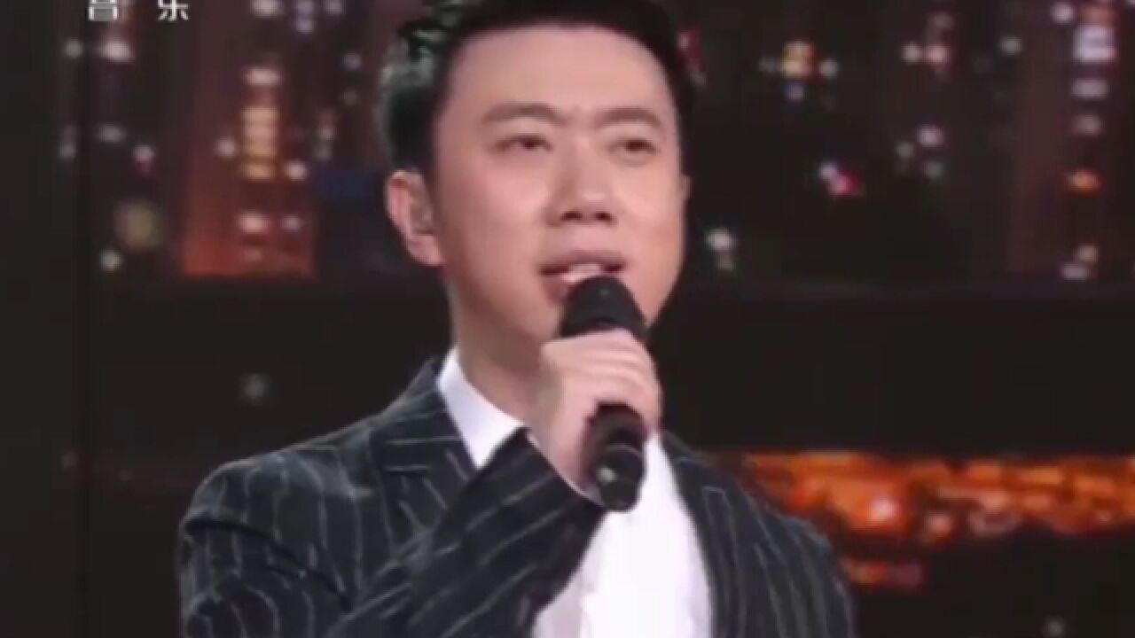 刘辰希演唱《专属情歌》,情意绵绵的歌声,献给我深爱的人