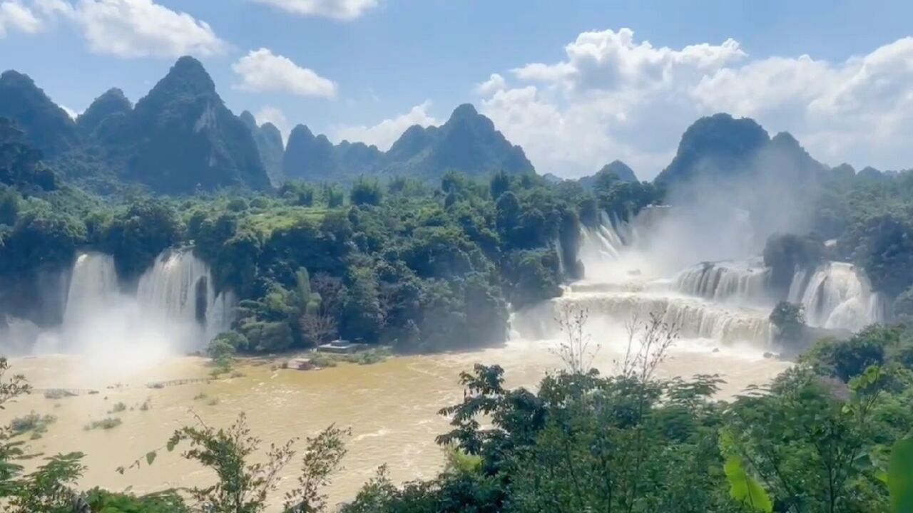 广西壮族自治区崇左市德天瀑布风景名胜纵览 云贵高原南缘北回归线以南横跨中越亚洲第一