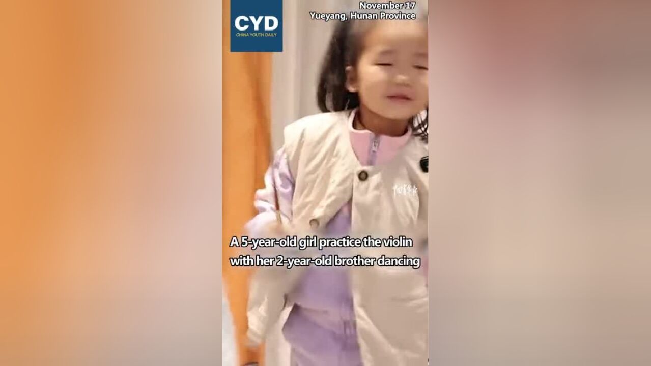 A 5yearold girl improvises playing the violin before going to sleep, with her cute 2yearold brother dancing beside her. #Improvise #Violin #Dance