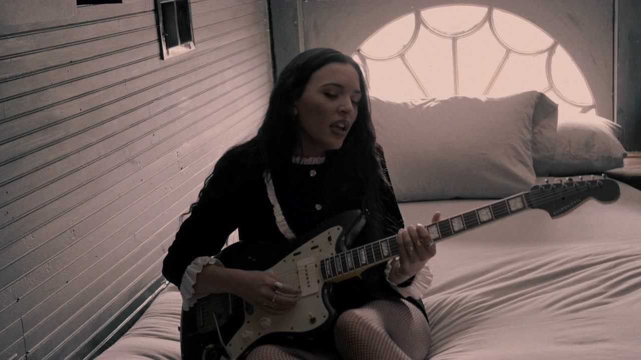 lennon stella《la di da》
