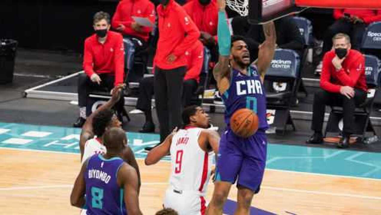 【原声】9日NBA十佳球 卢比奥华丽背传惊艳四座布里奇斯鹰击长空单臂劈扣