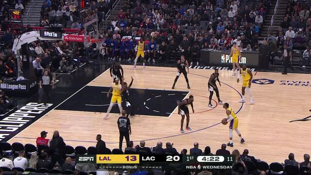NBA常规赛：湖人vs快船第1节英文原声回放