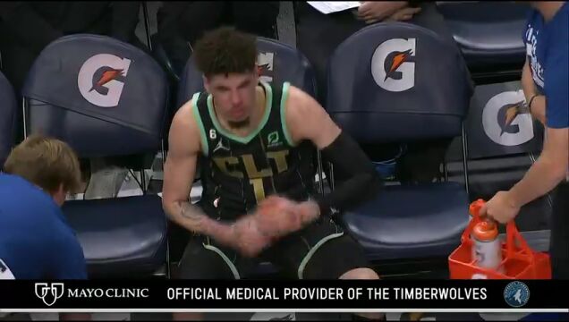 NBA常规赛：黄蜂vs森林狼第4节英文原声回放