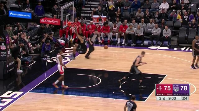 福克斯抢断连线 莱尔斯篮下吃饼双手暴扣