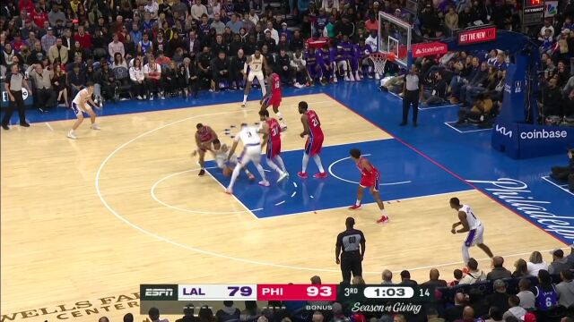 流畅传导打懵对手 里夫斯突破分球浓眉双臂炸筐