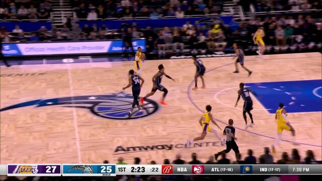 俩人配合行云流水 威少连续喂饼布朗连续取分