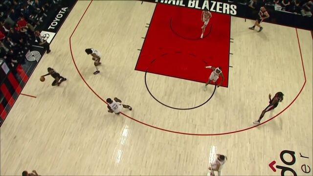 追身三分点燃全场 利拉德超远三分出手杀人诛心