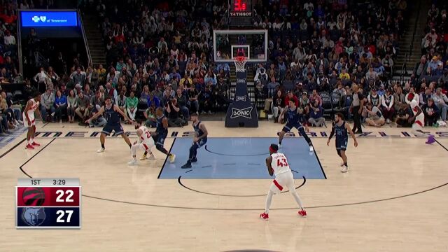 外线内线统治进攻 西亚卡姆三分+弗林突破上篮连取5分