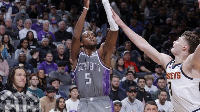 福克斯vs掘金集锦 内外兼修31+13助攻串联全队