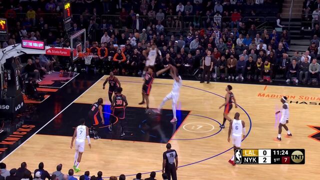 开场就对飚 布伦森急停跳投浓眉翻身跳投