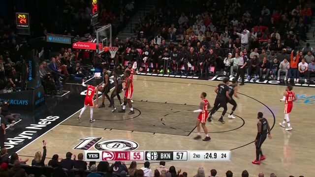 丁威迪抢下篮板反击妙传 史密斯三打一暴扣终结