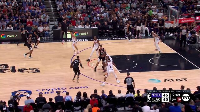 主场作战气焰嚣张！威少脚踩弹簧单手劈扣碾压禁区