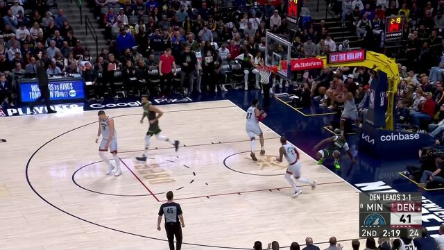 反击速度快如闪电！爱德华兹犹如猛龙过江直插篮下