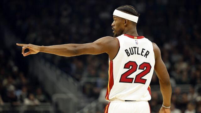 热火128-126雄鹿 巴特勒42分 热火4-1逆天改命完成黑八奇迹