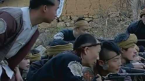 土匪包围村庄空袭八路军，谁知高手早设下埋伏，打残敌人 - 腾讯视频