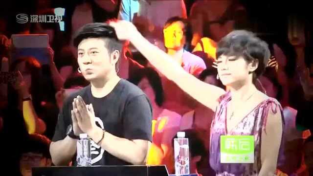 徐怀钰演唱《向前冲》年代秀现场版,还是这么好听,太经典了