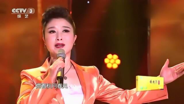 刘大姐演唱《滚滚长江东逝水》,唱的恢弘大气,台下都被感染了