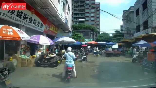 实拍东莞厚街最大副食品批发中心,虹桥市场热闹景象.