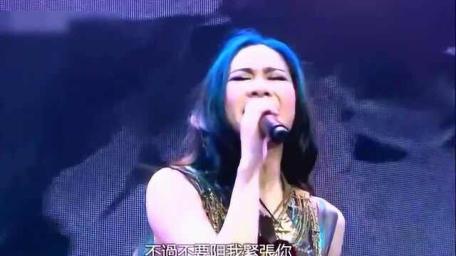 美女吴雨霏献唱《明知做戏》《我本人》