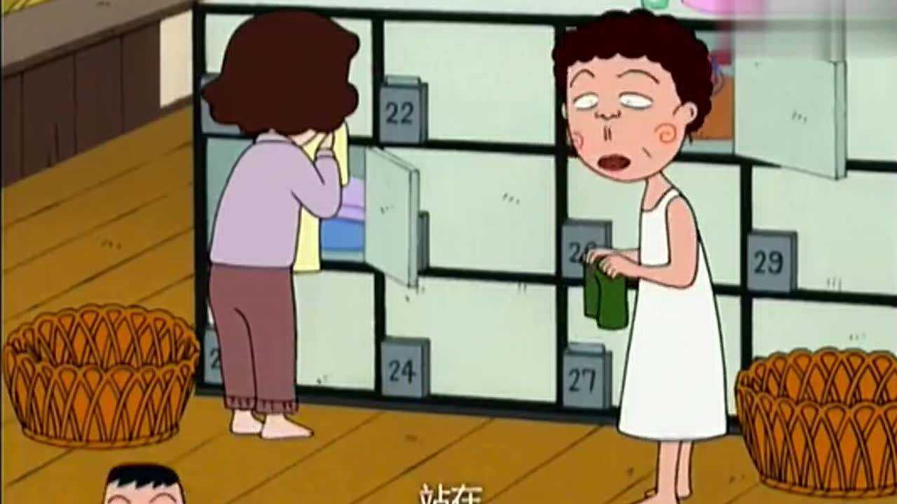 小丸子的机灵被众阿姨拉着一起看电视,而小丸子却心在隔壁!