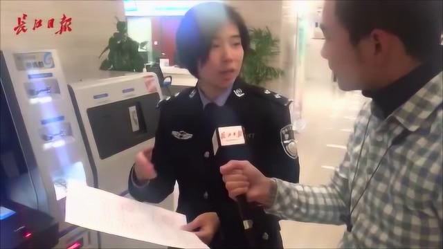 湖北首台警务ATM:办事像取钱一样快,3秒取身份证,3分钟办户口