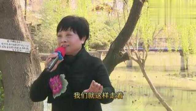 真好听!李玲大姐翻唱韩磊歌曲《一路执着》,网友:女版赵忠祥