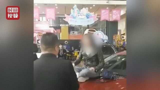 女车主与4S店谈判 再称遭引诱贷款 无故被收1.5万元服务费