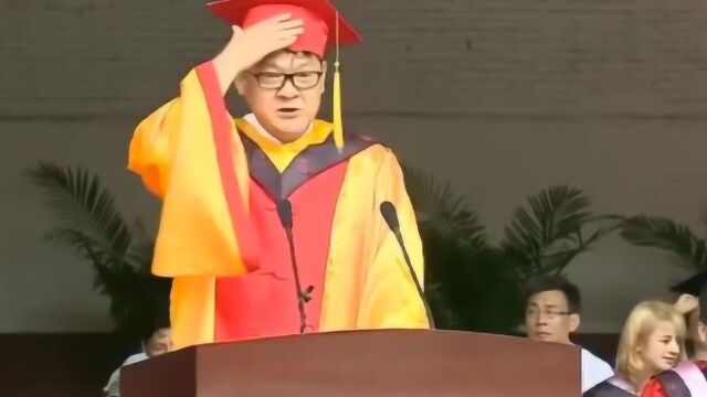 中国工程院院长武汉大学校长演讲:幽默又接地气,台下掌声不断!