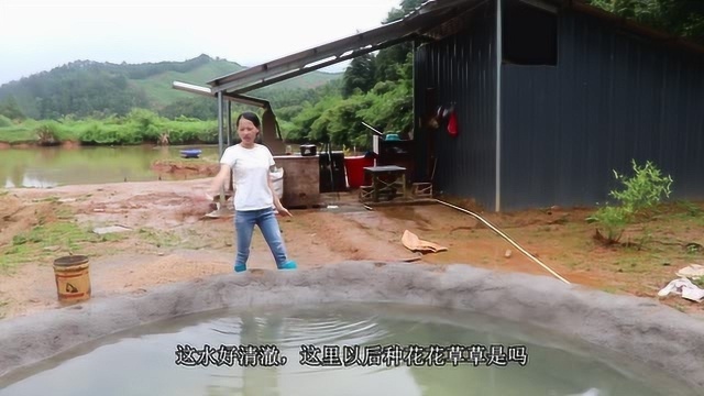 小伙带媳妇去养殖基地,很多都没见过,看什么都觉得很好奇