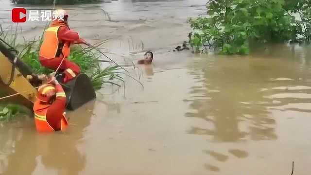 永州零陵强降雨引发山洪,消防紧急转移442人