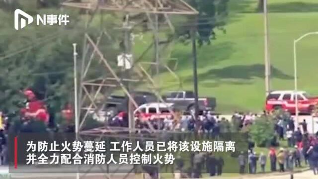 美国美孚石油炼油厂爆炸,三条火舌燃烧出浓浓黑烟,致66人受伤