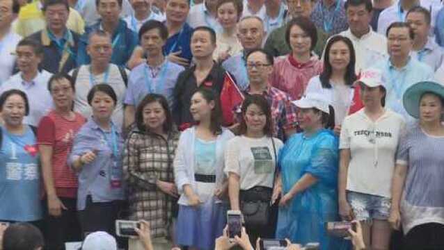 香港地产大鳄云集“反暴力 救香港”大集会