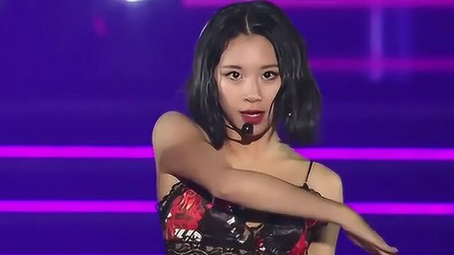 TWICE女团SOBA颁奖礼舞台表演《Fancy》,优雅可爱的兔瓦斯