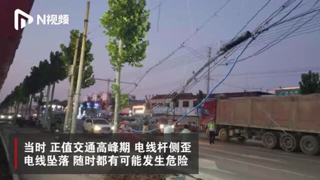 河南商丘交警轮流托举坠落电线近6小时,市民:托起了职责和形象