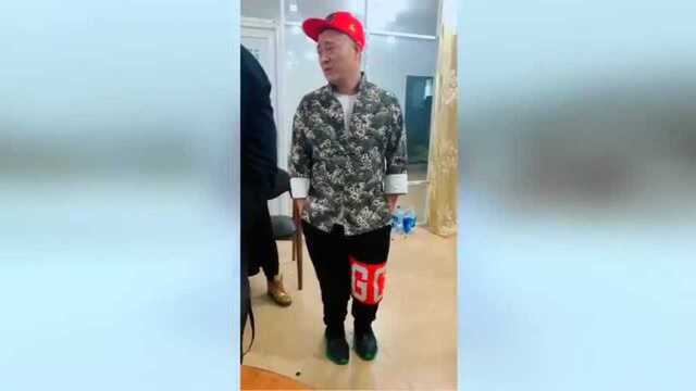 刘小光爆笑鸭子舞, 这表情太憋屈了, 不知道谁又得罪了四叔