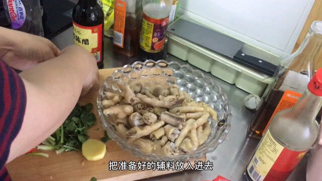 吃货福利来了,网红鸡爪制作简单,吃着美味